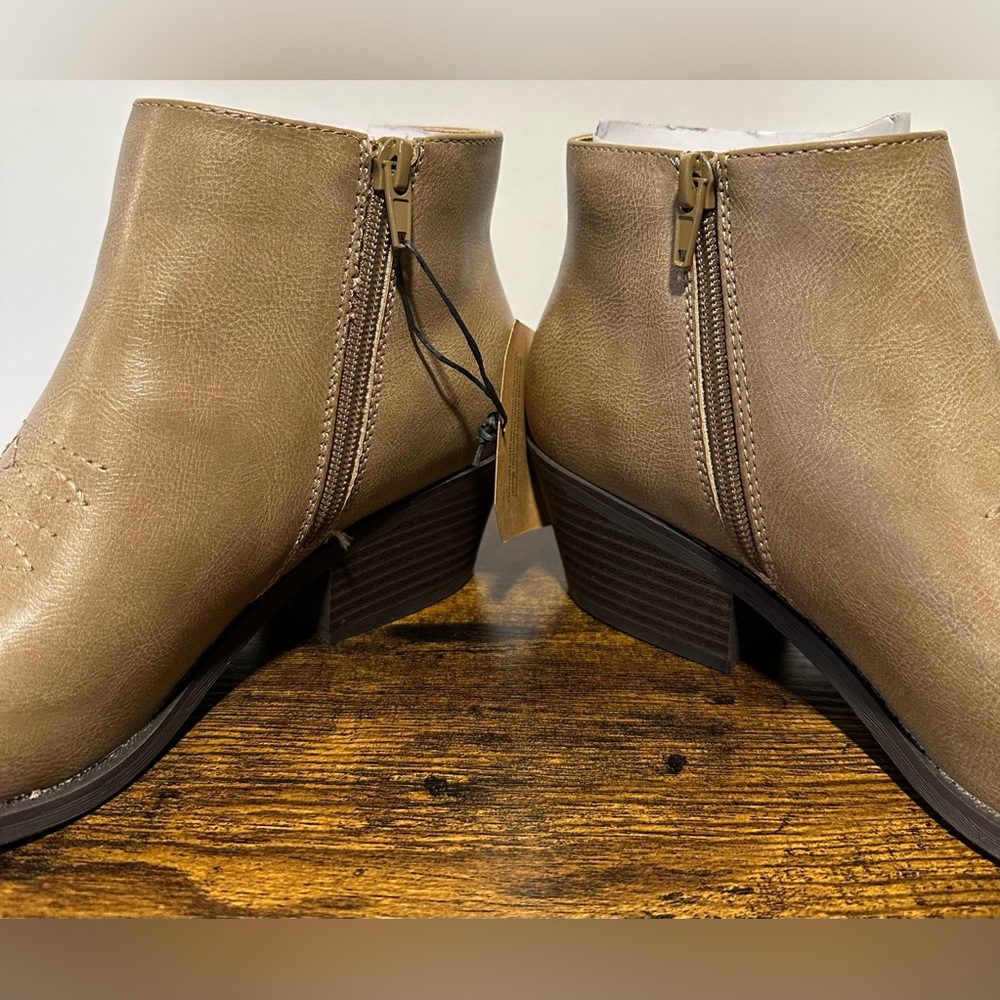 Frye and Co. Women’s Stone Jude Stacked Heel Booties NWT Size 9 - Picture 9 of 10